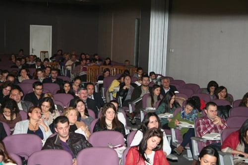 “Kadın Hakları Ve Aile İçi Şiddet” Konulu Sertifika Programı Devam Ediyor

 - 18