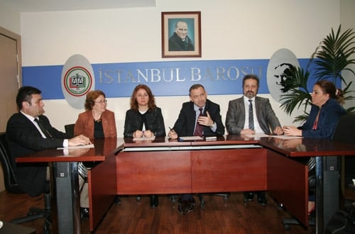 Kamu Avukatlarına Barodan Destek

 - 13