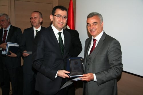 Hukuk Eğitimi Büyük Bir Kaosa Sürüklenmiştir - 107