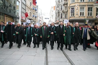 İstanbul Barosu Avukatları Ve Hukukçu Akademisyenler

Demokrasi, Hukuk Devleti Ve Özgürlükler İçin Yürüdü

 - 32