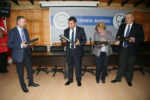 Baro Yönetiminden Ayrılanlara Anı Plaketi Verildi  

 - 26