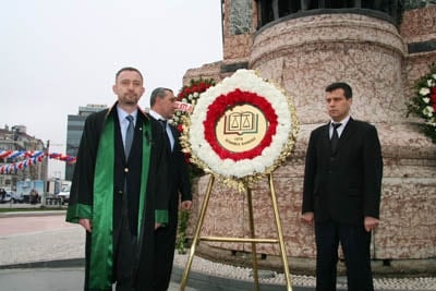 5 Nisan Avukatlar Gününü Kutlamıyoruz

 - 8