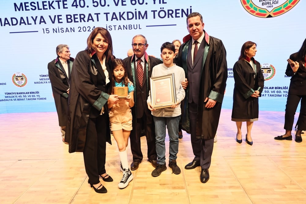 Meslekte 40, 50 ve 60 Yılını Dolduran Meslektaşlarımıza Plaket Verildi - 243