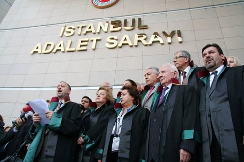 Adalet Dilenmiyoruz: Direniyoruz!
 - 1