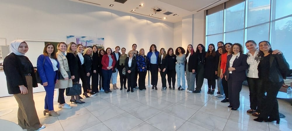 Türk Üniversiteli Kadınlar Derneği'nden Başkan Saraç'a Ödül - 1