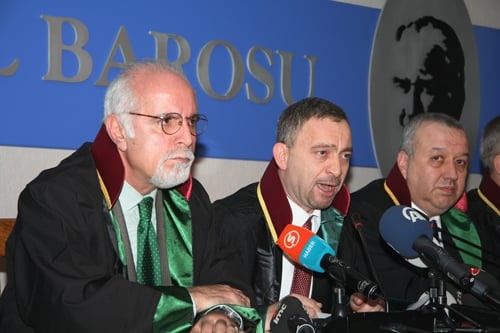 Baroya Karşı Hukuksuzlukların, Sindirme Ve Yıldırma Girişimlerinin Yoğunlaşması Üzerine İstanbul Barosu Yönetim Kurulu Olağanüstü Genel Kurul Kararı Aldı
 - 18