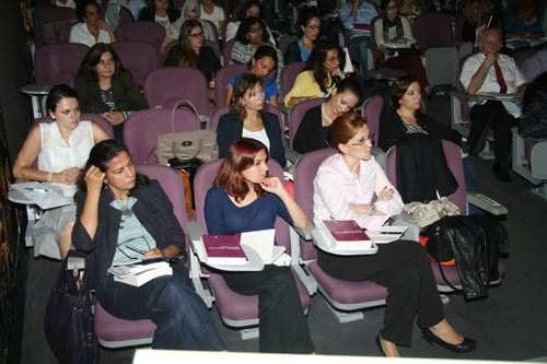 Kadın Hakları Ve Aile İçi Şiddet Konulu Sertifika Programı Devam Ediyor

 - 6