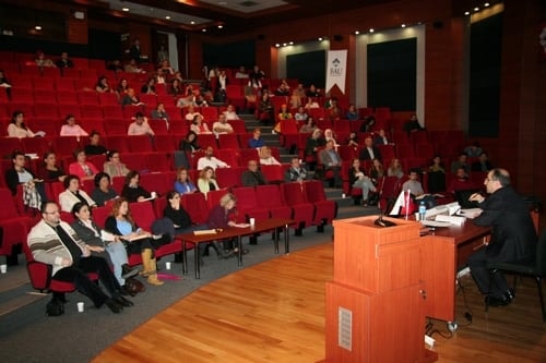 Kadın Hakları Ve Aile İçi Şiddet Konulu Sertifika Programı Devam Ediyor

 - 18