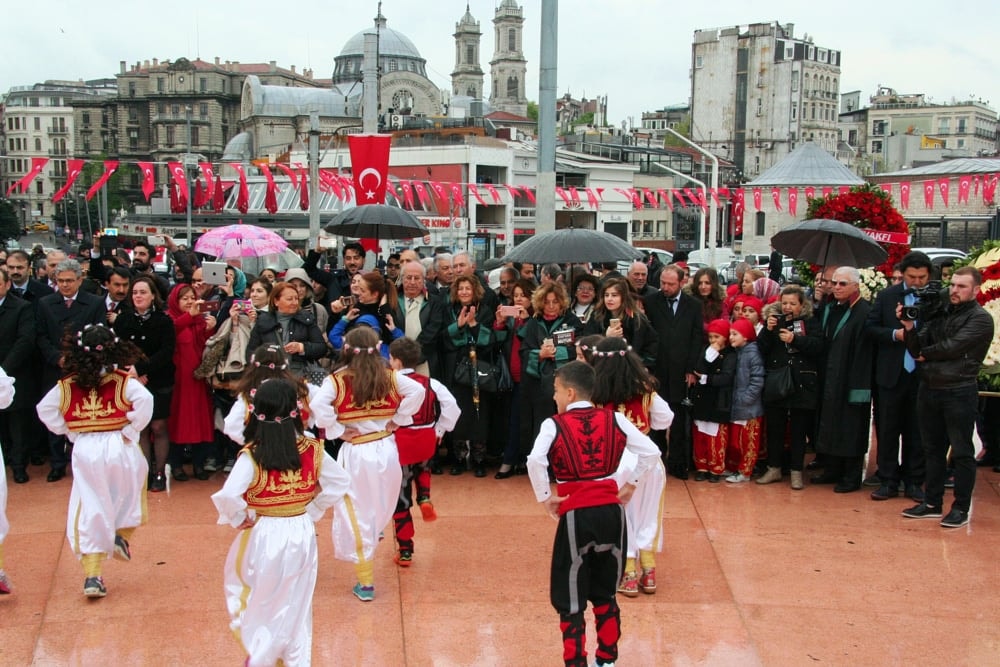 İstanbul Barosu, 23 Nisan Ulusal Egemenlik ve Çocuk Bayramında Taksim Cumhuriyet Anıtındaydı - 41