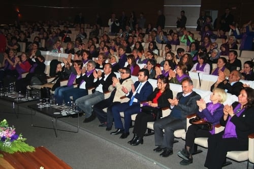 2015 Türkiye’Sinde Kadın
 - 53