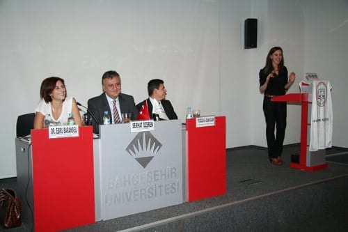 İnternet Yasası Taslağı Tartışıldı 
