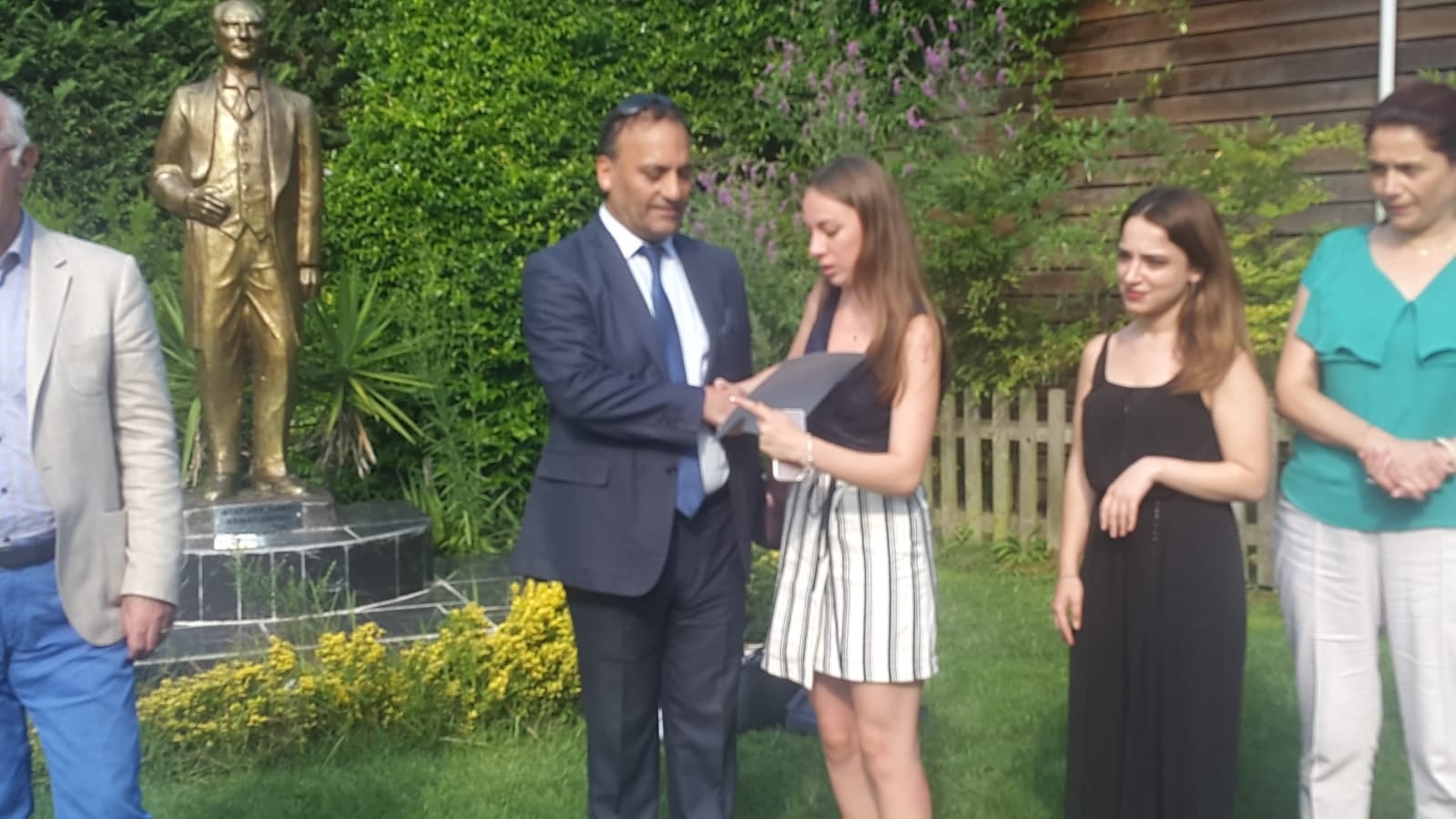 40. Dönem Hukuk İngilizcesi ve Terminoloji Derslerine Katılanlara Törenle Belgeleri Verildi - 2