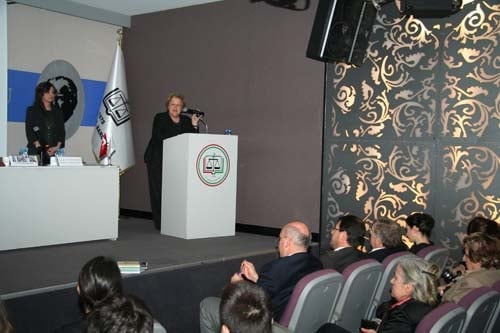 İstanbul Barosu Dış İlişkiler Merkezi Tarafından Düzenlenen
“Sınırlar Ve Sığınmacılar: Bir Suriye Örneği “ Konulu Toplantı Yapıldı