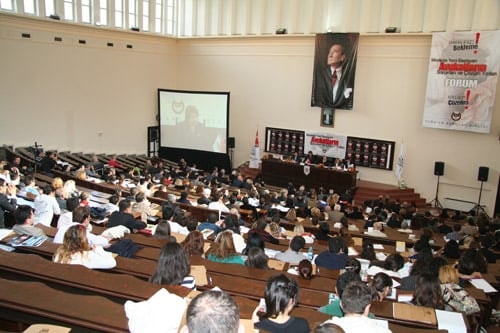 Mesleğe Yeni Başlayan Avukatların Sorunları Forumda Tartışıldı  - 24