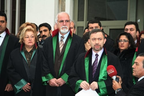 İstanbul Barosu, Öğrenci Olaylarında Orantısız Güç Kullanan Polis İçin Suç Duyurusunda Bulundu

 - 7