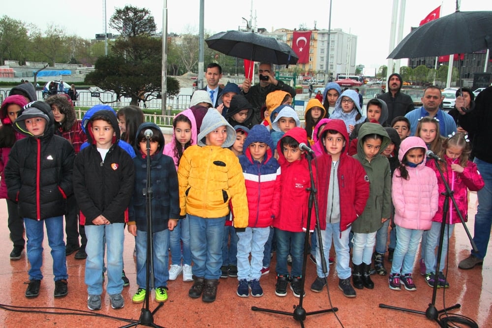 İstanbul Barosu, 23 Nisan Ulusal Egemenlik ve Çocuk Bayramında Taksim Cumhuriyet Anıtındaydı - 10