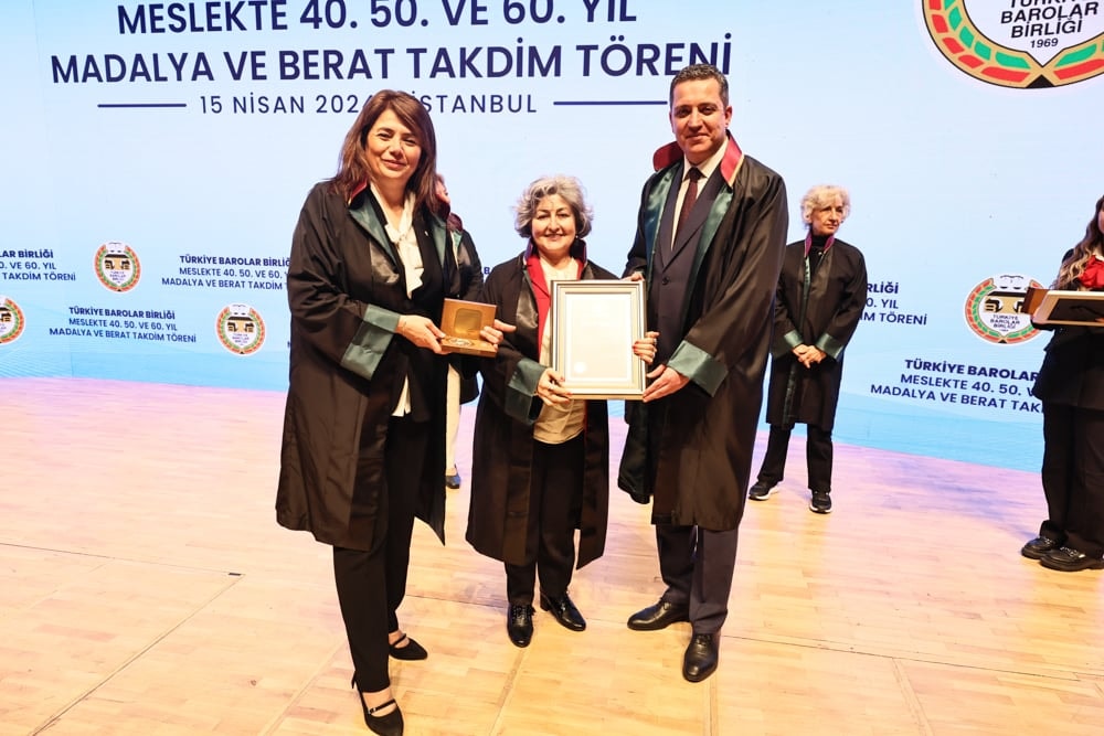 Meslekte 40, 50 ve 60 Yılını Dolduran Meslektaşlarımıza Plaket Verildi - 262