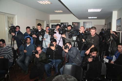 Milletvekillerinden Baroya Destek

 - 17