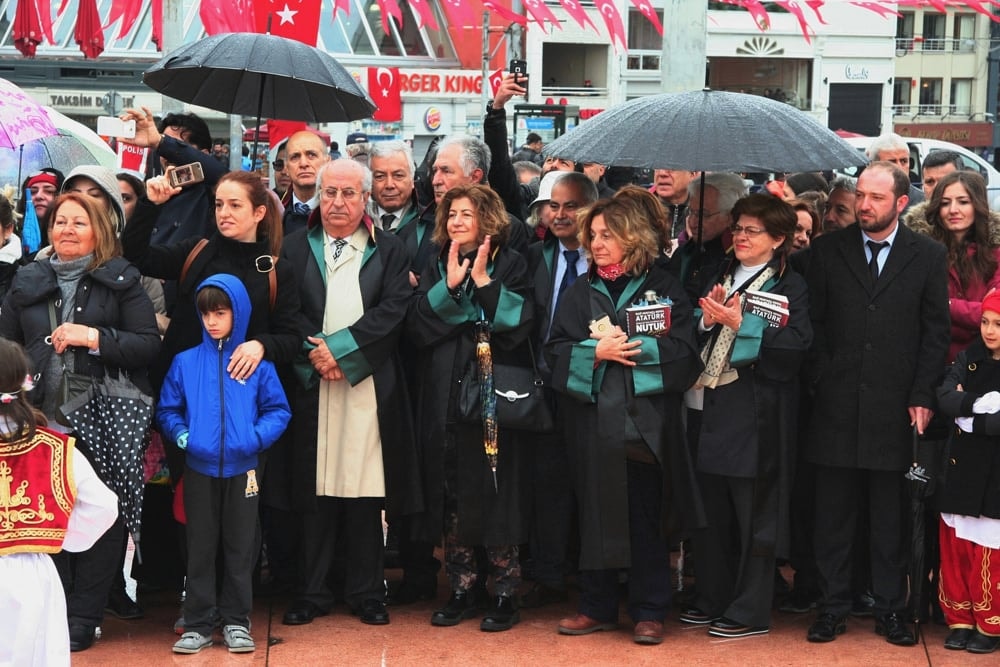 İstanbul Barosu, 23 Nisan Ulusal Egemenlik ve Çocuk Bayramında Taksim Cumhuriyet Anıtındaydı - 32