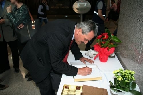 Avukatların Resim Çalışmaları Sergilendi
 - 16