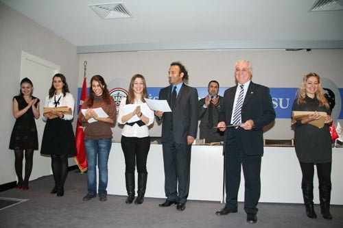 16. Dönem İngilizce Derslerine Katılanlara Katılım Belgeleri Verildi - 6