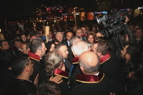 Avukata, Savunmaya Barolara Yapılan Saldırılar Düzenlenen Yürüyüşle Protesto Edildi

 - 12