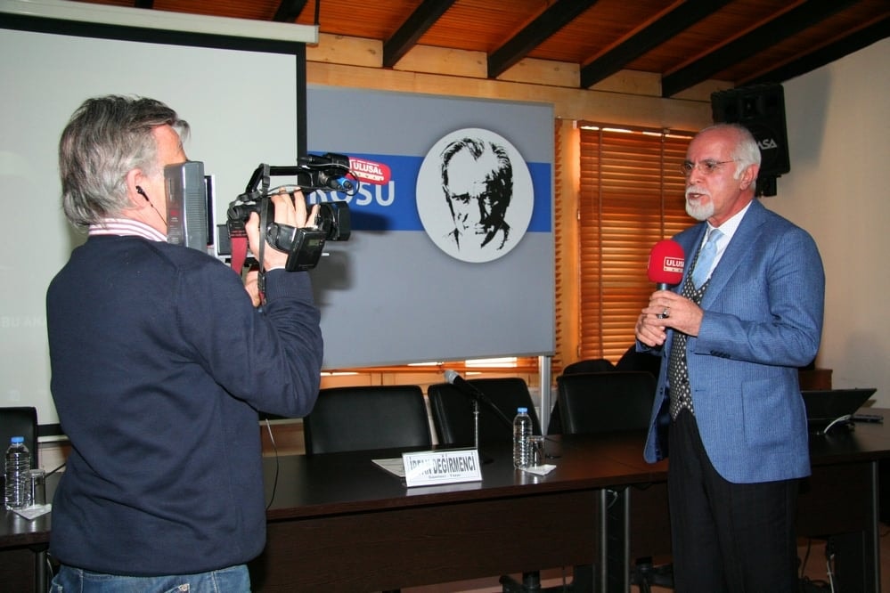 Türkiye’de Demokrasiden Uzaklaşılan Bir Zaman Dilimini Yaşıyoruz - 1