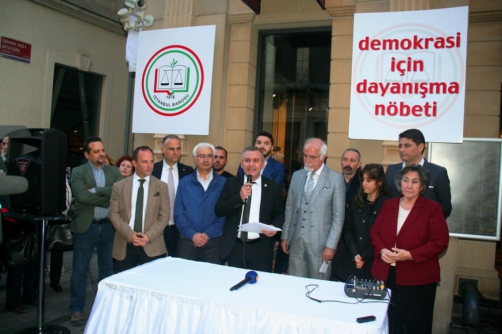 Demokrasi ve Dayanışma Nöbeti Devam Ediyor - 12