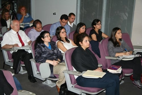 Kadın Hakları Ve Aile İçi Şiddet Konulu Sertifika Programı Devam Ediyor

 - 3