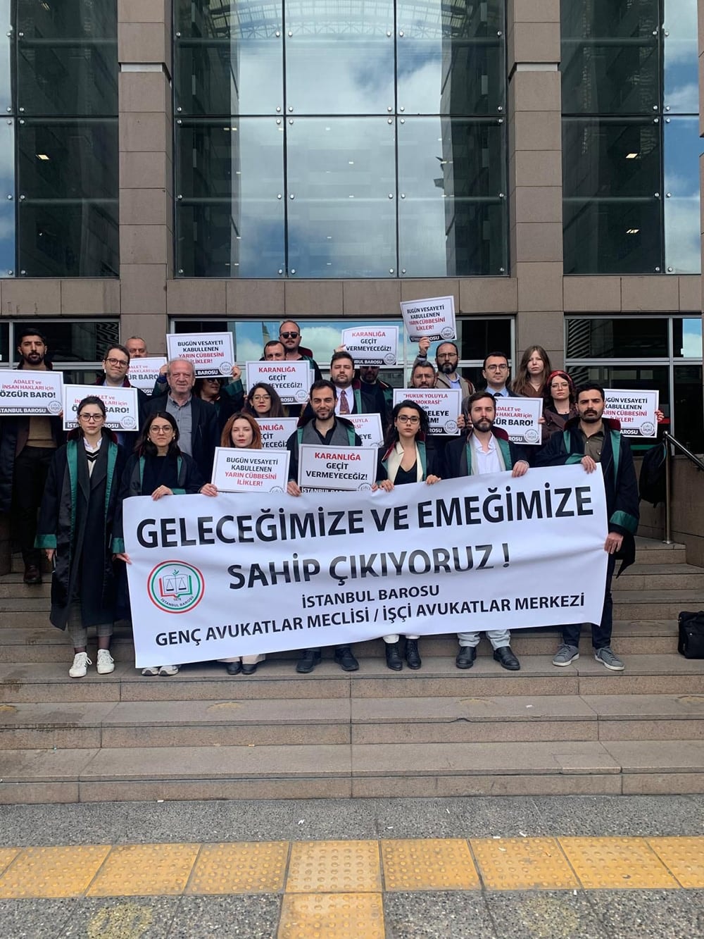 Geleceğimize ve Emeğimize Sahip Çıkıyoruz!