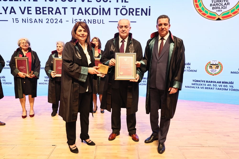 Meslekte 40, 50 ve 60 Yılını Dolduran Meslektaşlarımıza Plaket Verildi - 260