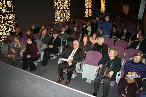 Kadın Haklarında Olumlu Ayrımcılık
Mutlaka Desteklenmelidir
 - 1