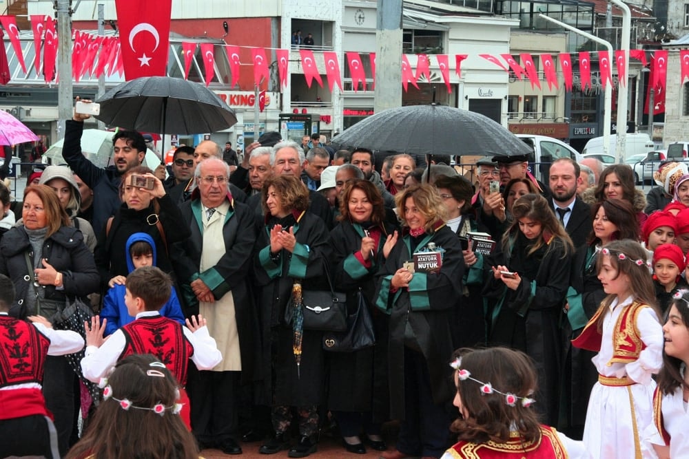 İstanbul Barosu, 23 Nisan Ulusal Egemenlik ve Çocuk Bayramında Taksim Cumhuriyet Anıtındaydı - 37