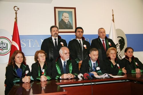 Savunma Dimdik Ayakta, İyi Ki Avukatlar Var!

 - 5