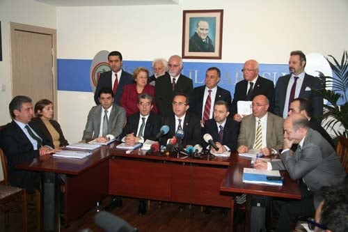 Milletvekillerinden Baroya Destek

 - 16