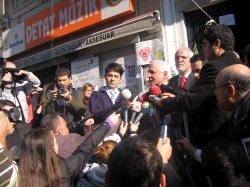 Başkan Kolcuoğlu
Agos Gazetesini Ziyaret Ederek
Başsağlığı Dileğinde Bulundu
 - 1