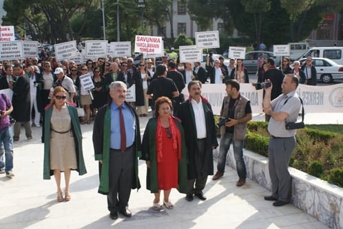 Muğla Barosu Yürüyüş Düzenledi
 - 6