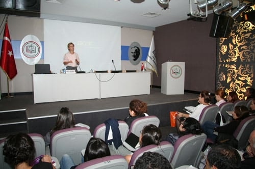 Kadın Hakları Ve Aile İçi Şiddet Konulu Sertifika Programı Devam Ediyor

 - 48