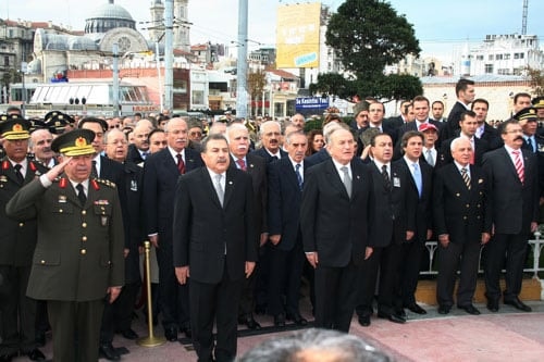 Atamızı Minnetle Anıyoruz...