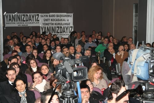 Baroya Karşı Hukuksuzlukların, Sindirme Ve Yıldırma Girişimlerinin Yoğunlaşması Üzerine İstanbul Barosu Yönetim Kurulu Olağanüstü Genel Kurul Kararı Aldı
 - 27