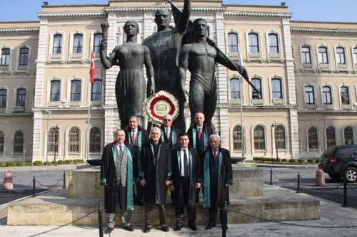 İstanbul Barosu 132. Kuruluş Yıldönümü Ve 
5 Nisan Avukatlar Günü
Etkinliklerle Kutlanmaya Başlandı - 3