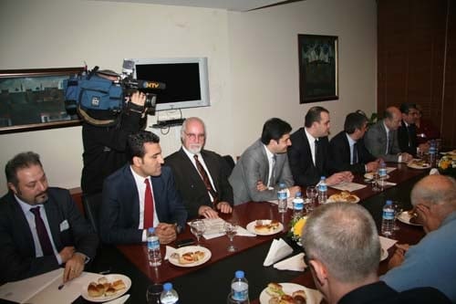 Milletvekillerinden Baroya Destek

 - 29