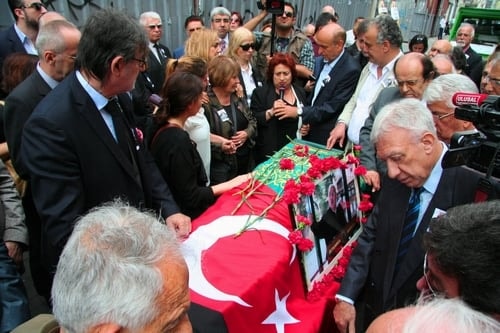 Av. Cengiz Kayıtmazer Son Yolculuğuna Uğurlandı
 - 35