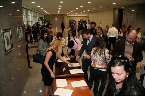 Adil Yargılamanın Teminatı Avukattır
 - 2