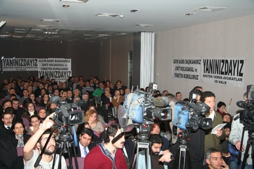 Baroya Karşı Hukuksuzlukların, Sindirme Ve Yıldırma Girişimlerinin Yoğunlaşması Üzerine İstanbul Barosu Yönetim Kurulu Olağanüstü Genel Kurul Kararı Aldı
 - 48