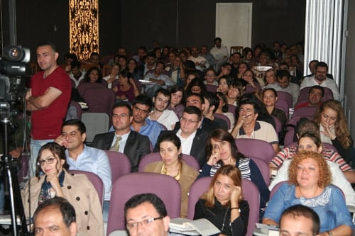 Kadın Hakları Ve Aile İçi Şiddet Konulu Sertifika Programı Devam Ediyor

 - 25