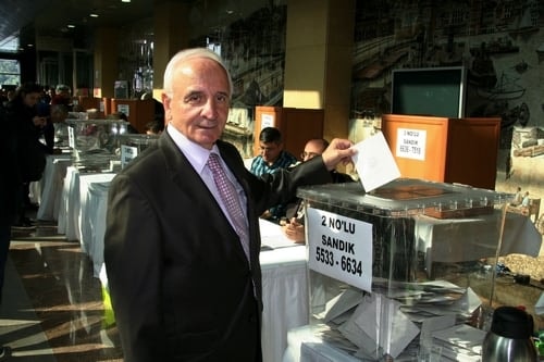 Ümit Kocasakal İstanbul Barosu Başkanlığına Yeniden Seçildi 

 - 264