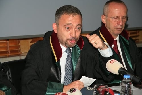 Yolsuzluk İddialarını Kapatılmış Saymak Hukuken Mümkün Değildir

 - 21