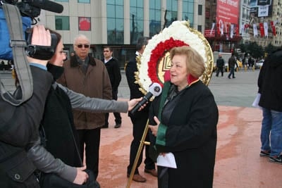 5 Nisan Avukatlar Gününü Kutlamıyoruz

 - 3