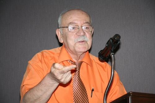 İngilizce Derslerini Tamamlayan
Katılımcılara Belgeleri Verildi - 11